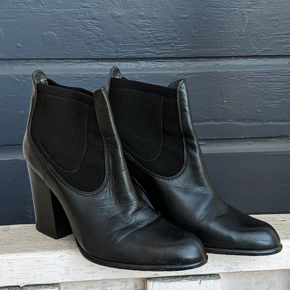 Stuart Weitzman Leather Heeled Booties, size 8